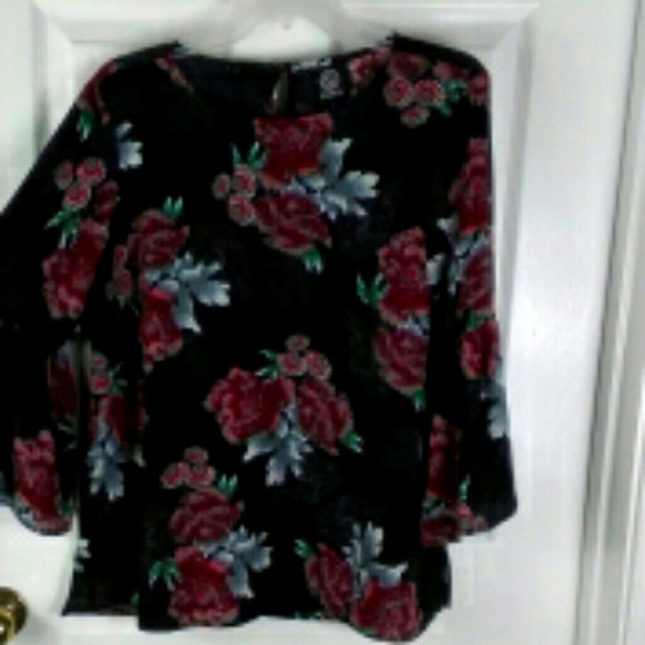 Bodeau, 0032 blk floral top w/bell sleeves, size M - Picture 2 of 7